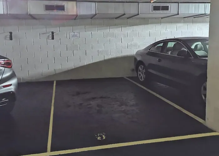 Donostia, A Pocos Pasos De La Playa De La Concha. *