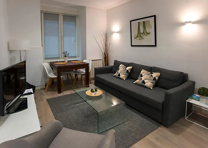 Donostia, A Pocos Pasos De La Playa De La Concha. * San Sebastián