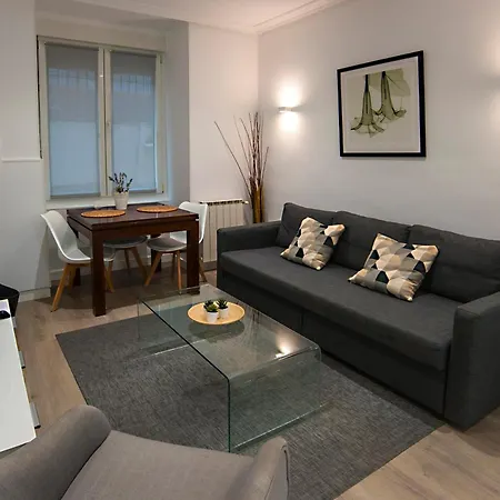 Donostia, A Pocos Pasos De La Playa De La Concha. * San Sebastian