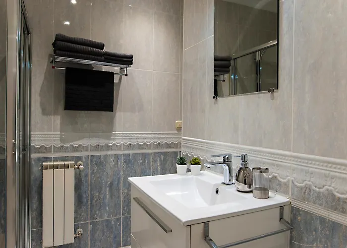 Donostia, A Pocos Pasos De La Playa De La Concha. * San Sebastian